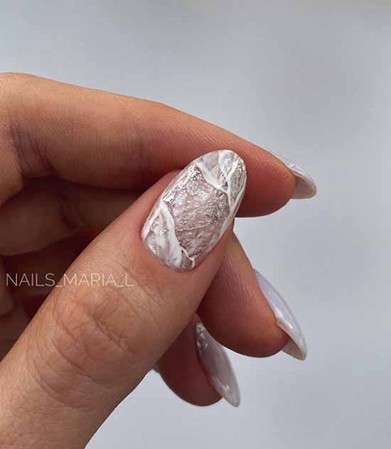 Conception de texture d'ongle avec de l'argent