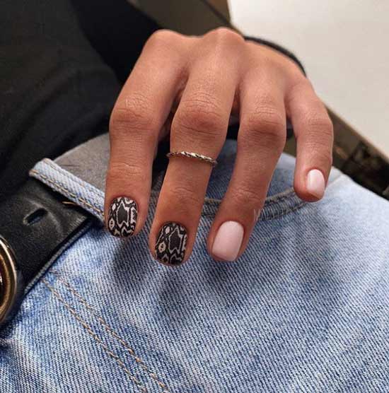 Snake print on nails