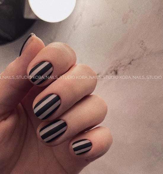 Stylish shape of short nails