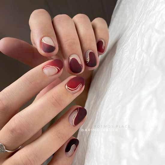 Red manicure short nails