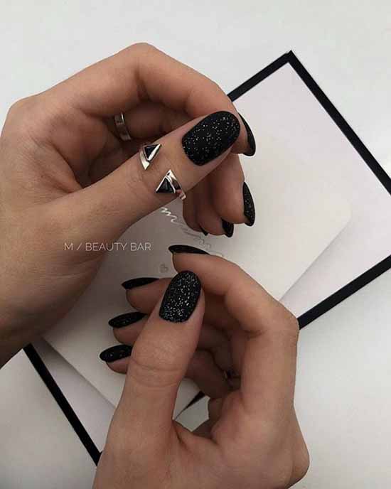 Black short manicure