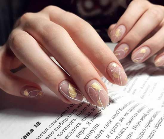 Ongles nude à la feuille d'or