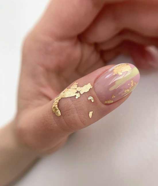 Gold nail design