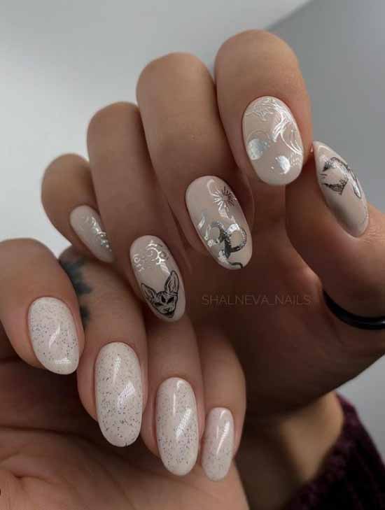 Beige glitter manicure: graceful nail design ideas