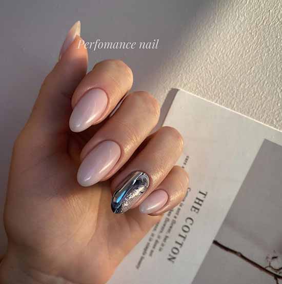 Beige and glitter on one nail