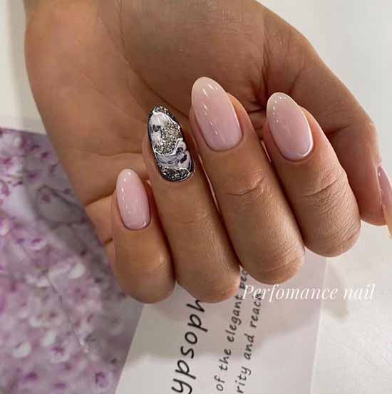 Beige glitter manicure: graceful nail design ideas