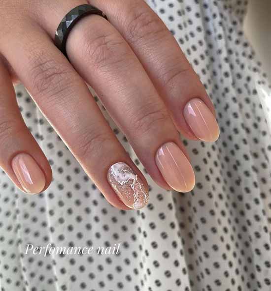 Beige glitter manicure: graceful nail design ideas