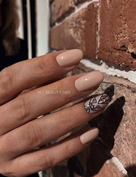 Beige glitter manicure: graceful nail design ideas