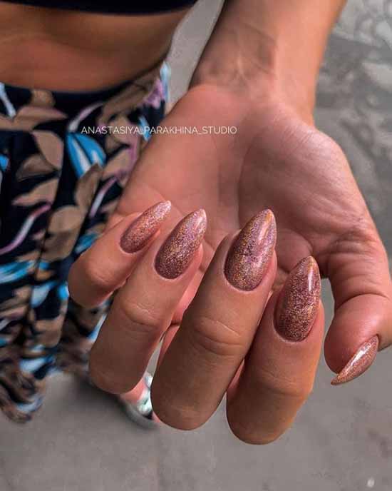 Beige glitter manicure: graceful nail design ideas