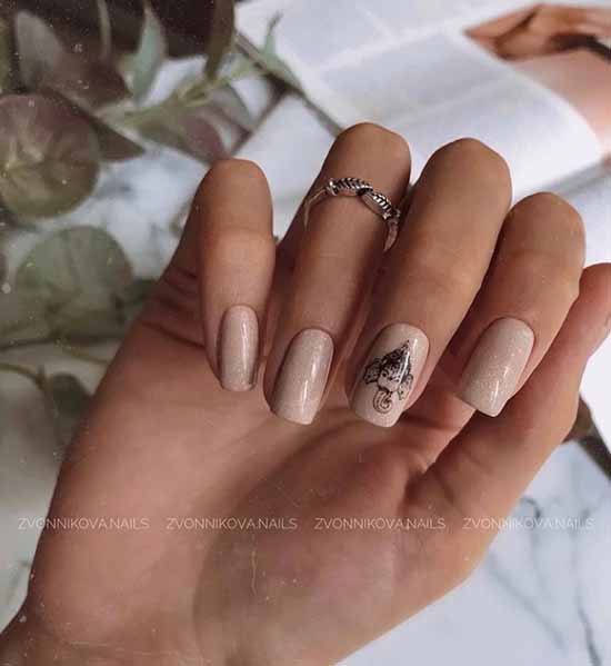 Vernis à ongles beige pailleté