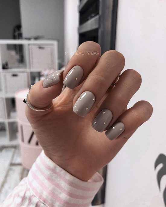 Beige glitter manicure: graceful nail design ideas