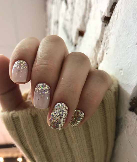 Beige glitter manicure: graceful nail design ideas