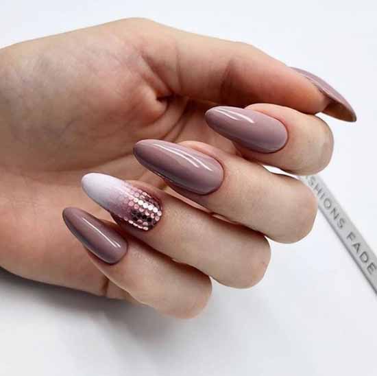 Beige glitter manicure: graceful nail design ideas