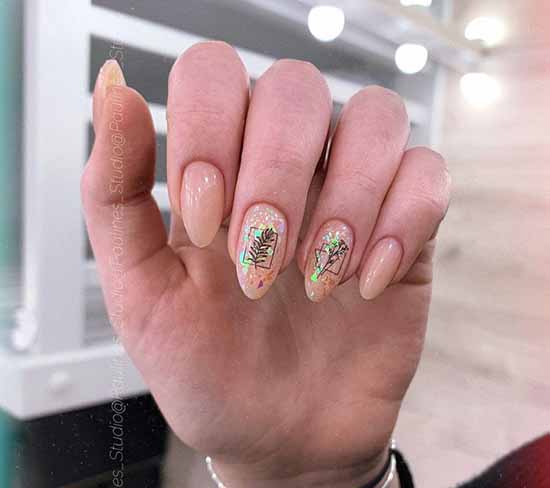 Beige glitter manicure: graceful nail design ideas