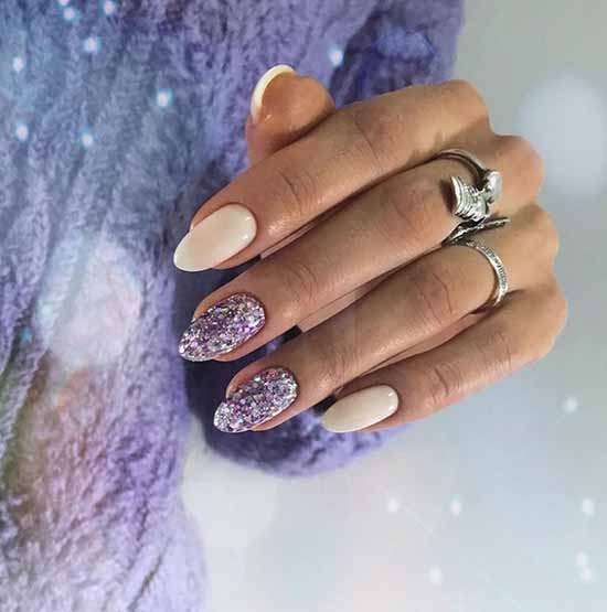 Beige glitter manicure: graceful nail design ideas