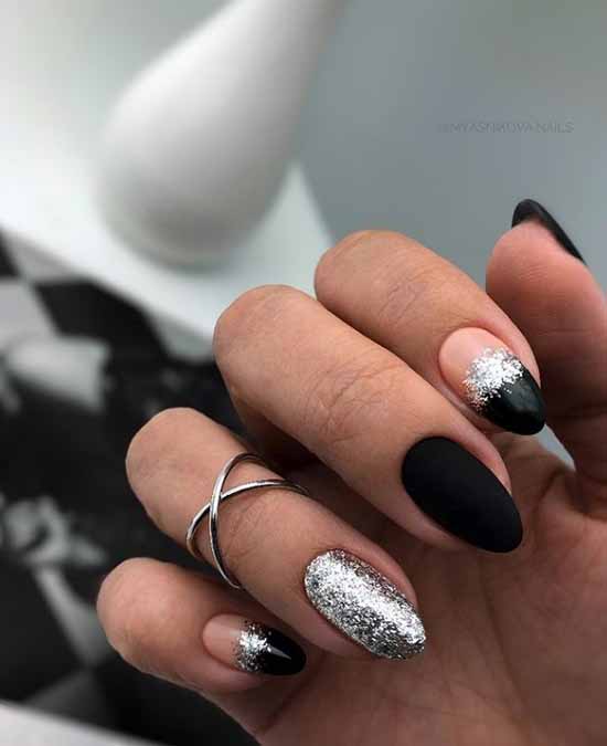 Nail design with foil photo