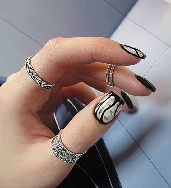 Design black nails with foil