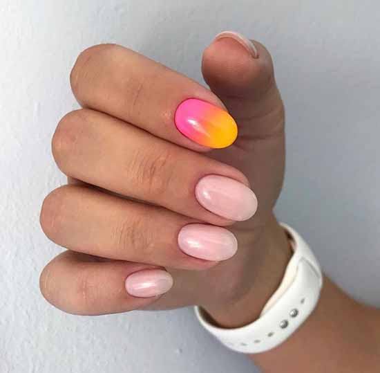 Manucure avec un design sur un ongle: nouveaux articles sur la photo