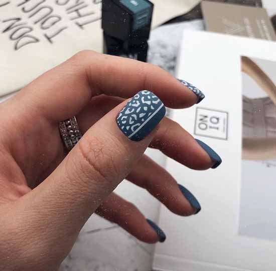 Manicure with a design on one nail: new items in the photo