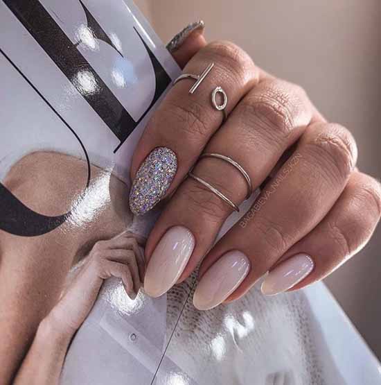 Manucure avec un design sur un ongle: nouveaux articles sur la photo