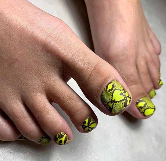 Pedicure 2021: colors, designs, stylish new items in the photo