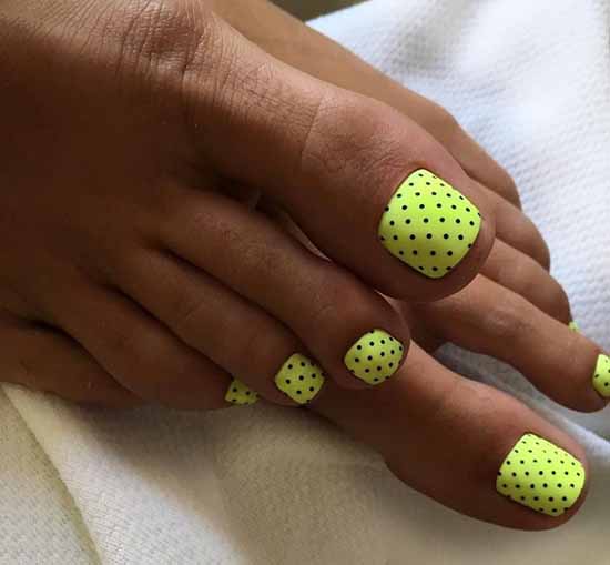 Pedicure 2021: colors, designs, stylish new items in the photo