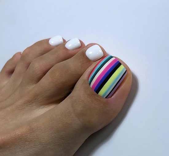 Pedicure 2021: colors, designs, stylish new items in the photo