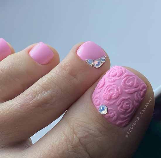 Pedicure 2021: colors, designs, stylish new items in the photo