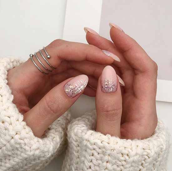 Flocons de neige sur les ongles