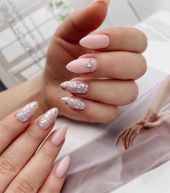 Manucure nude d'hiver 2021: photos des meilleurs designs d'ongles