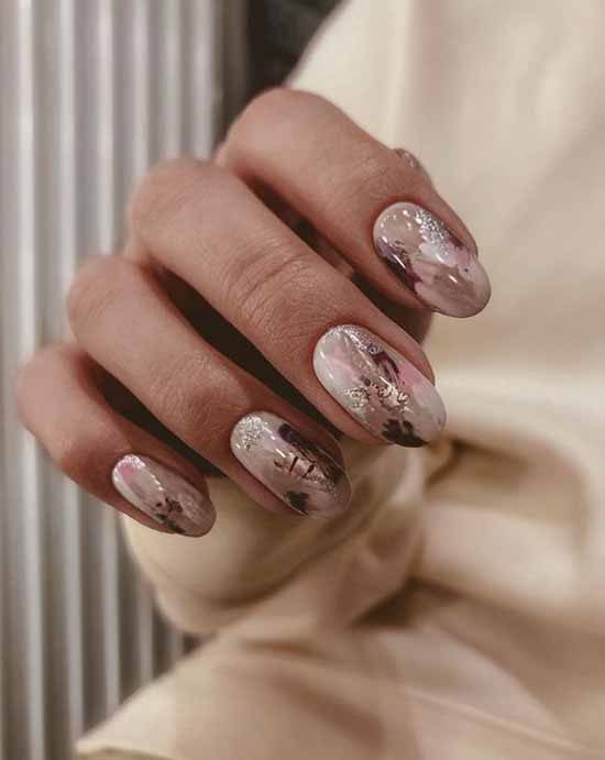 Manucure nude d'hiver 2021: photos des meilleurs designs d'ongles