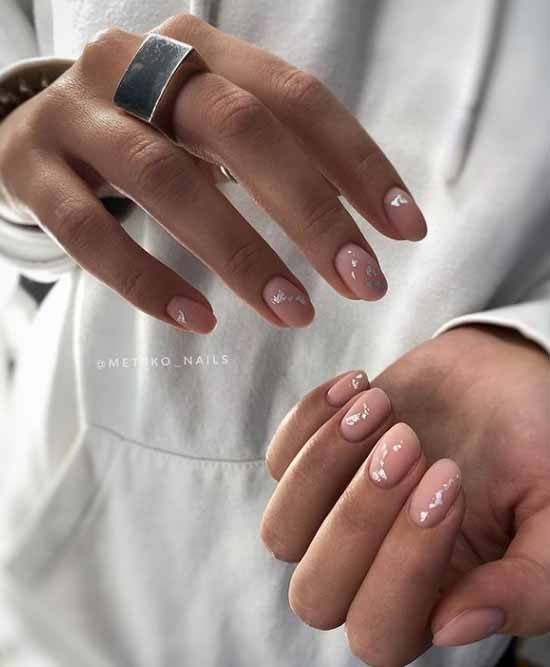 Manucure nude d'hiver 2021: photos des meilleurs designs d'ongles