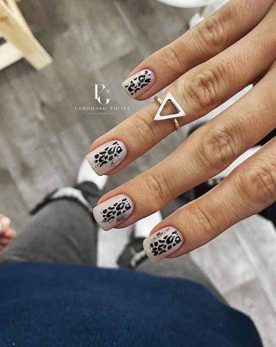 Manucure nude d'hiver 2021: photos des meilleurs designs d'ongles