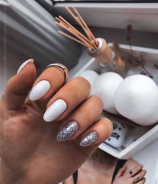 Ongles scintillants blancs mats