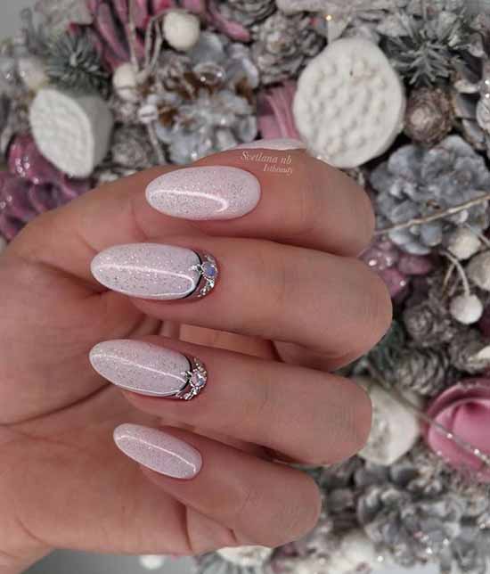 White glitter manicure: beautiful design in the photo, review