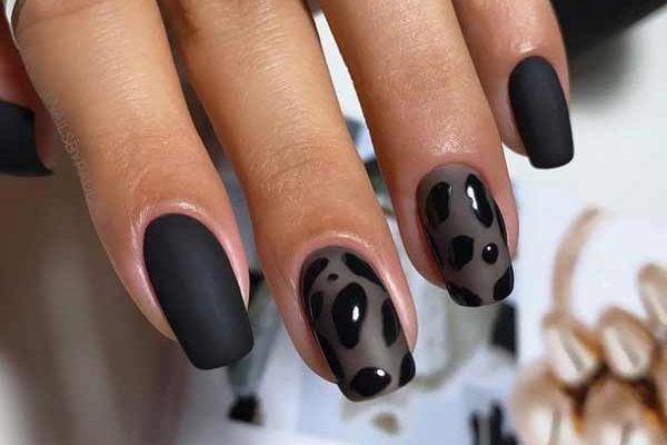 Black manicure 2021