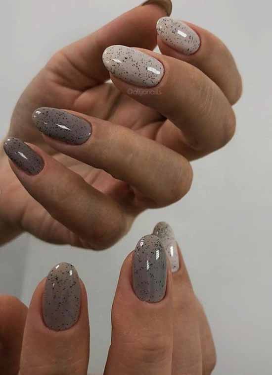 Elegant colors in manicure