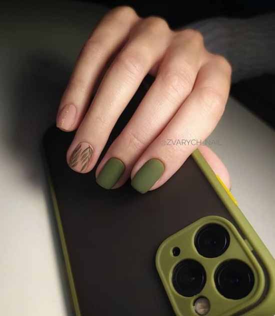 Ongles courts vert foncé avec des dessins