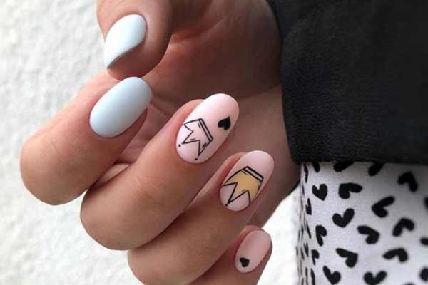 Manicure with heart photo design