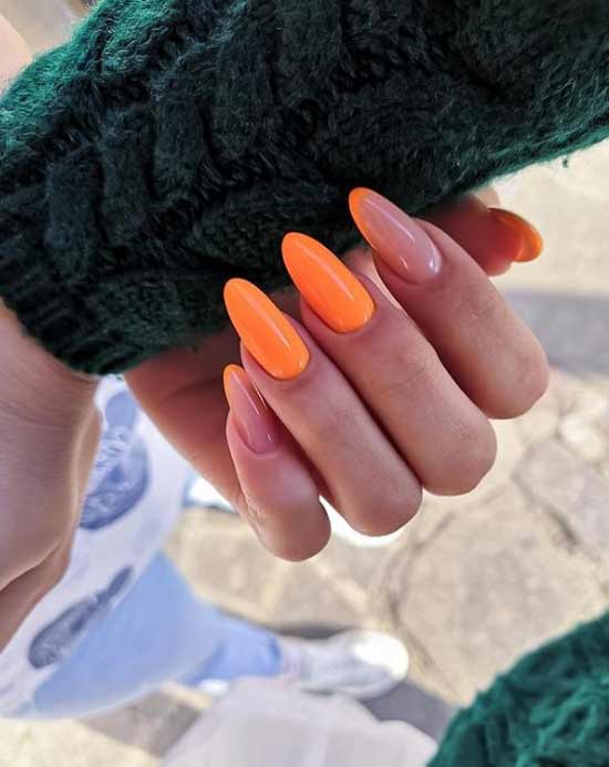 Ongles longs oranges