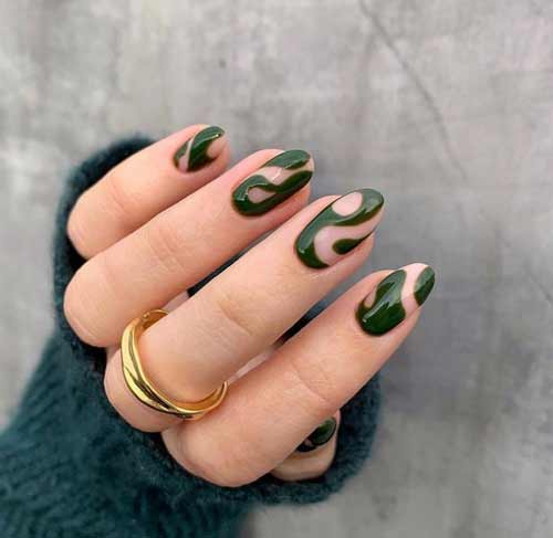 Trendy green manicure photo