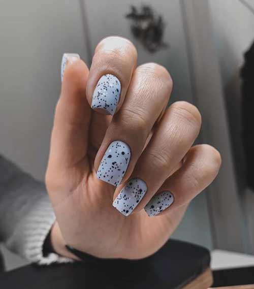 Trendy gray manicure