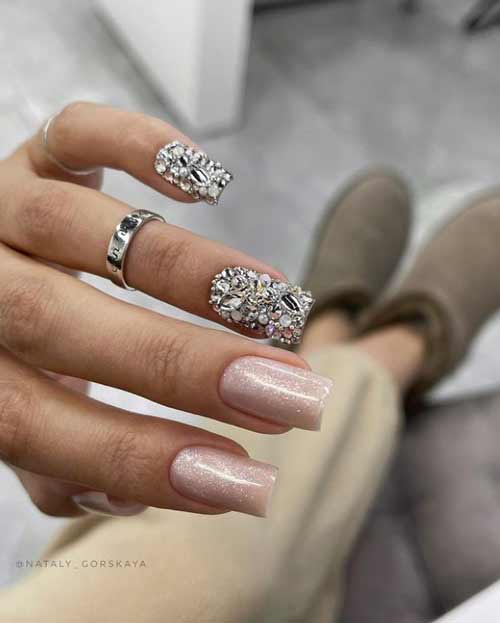 Rhinestone manicure trend 2021