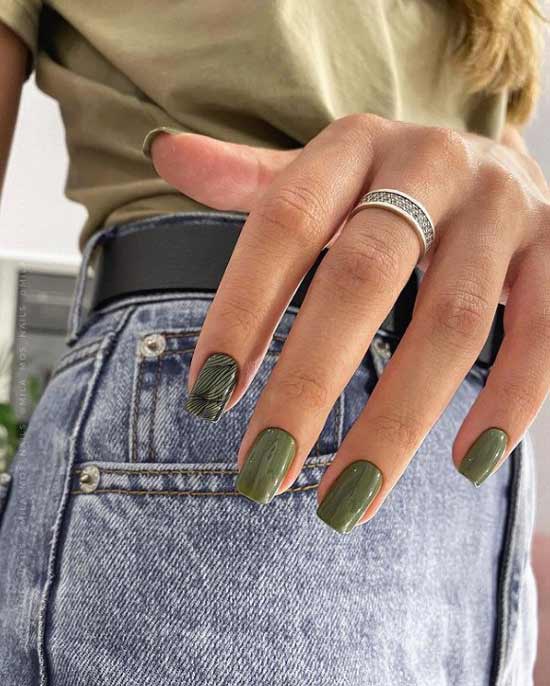 Khaki manicure