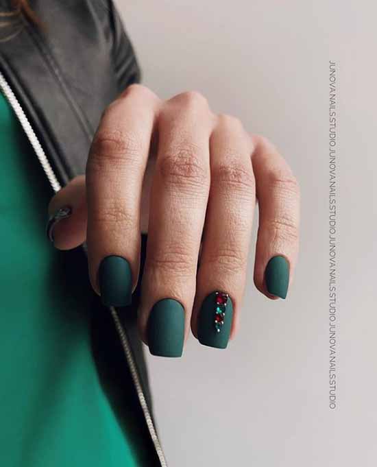 Green manicure with rhinestones to match