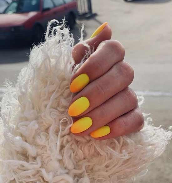 Yellow gradient manicure