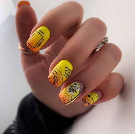 Ongles jaune-orange avec des toiles d'araignées