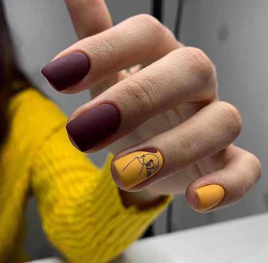 Jaune avec couleur bordeaux