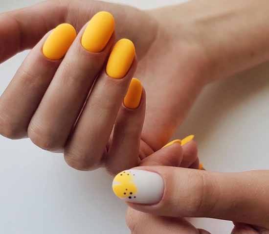 Conception d'ongles jaune vif