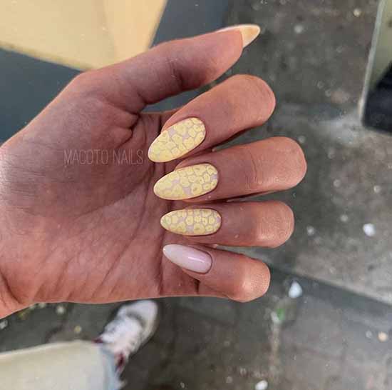 Yellow matte manicure